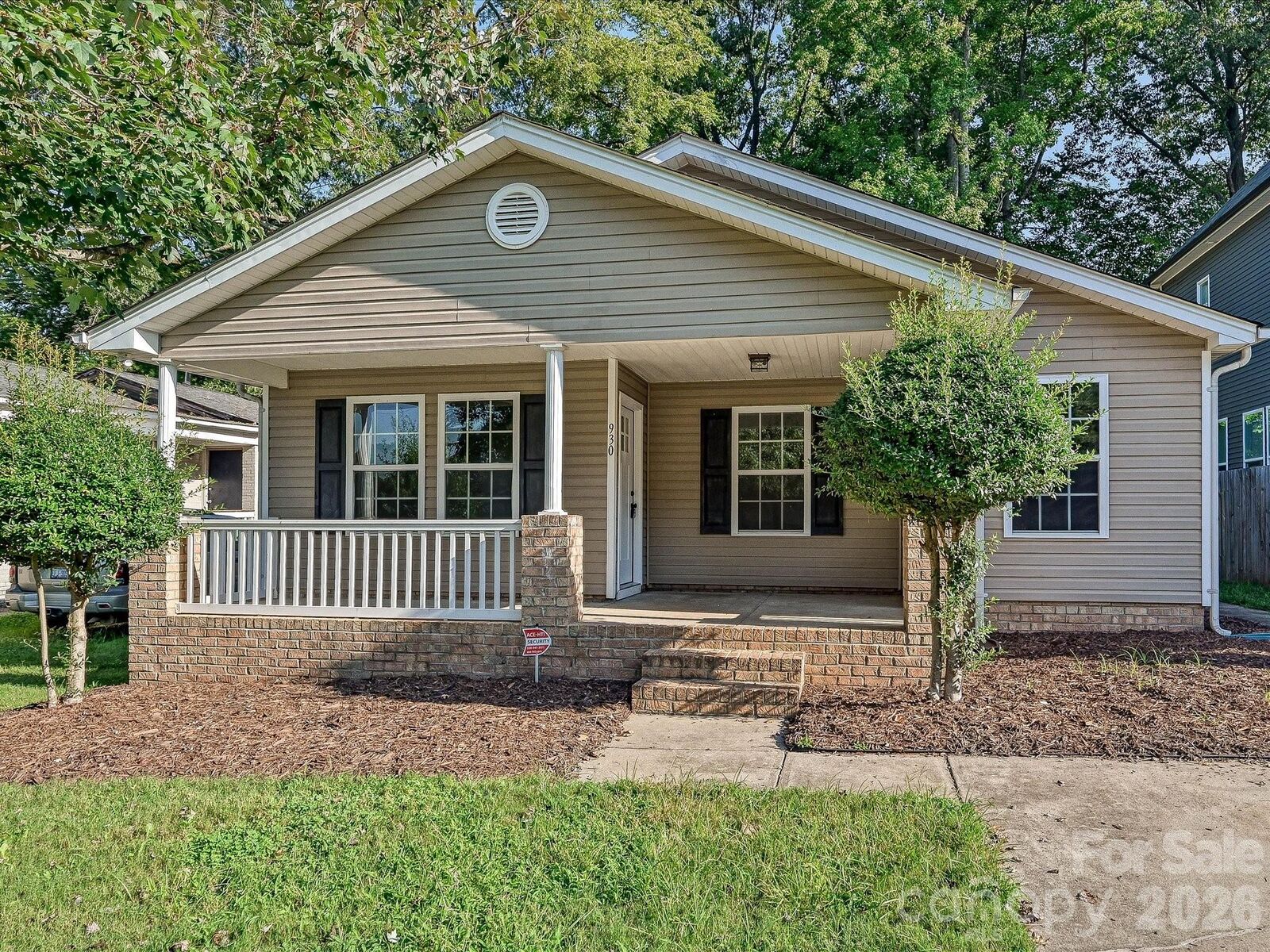 Property Photo: 930 Wainwright Avenue NC 28206