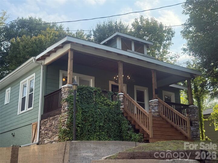 Property Photo:  216 E Catawba Avenue  NC 28120 