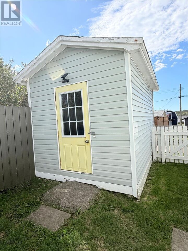 Property Photo:  69 Elizabeth Avenue  NL A0E 1W0 