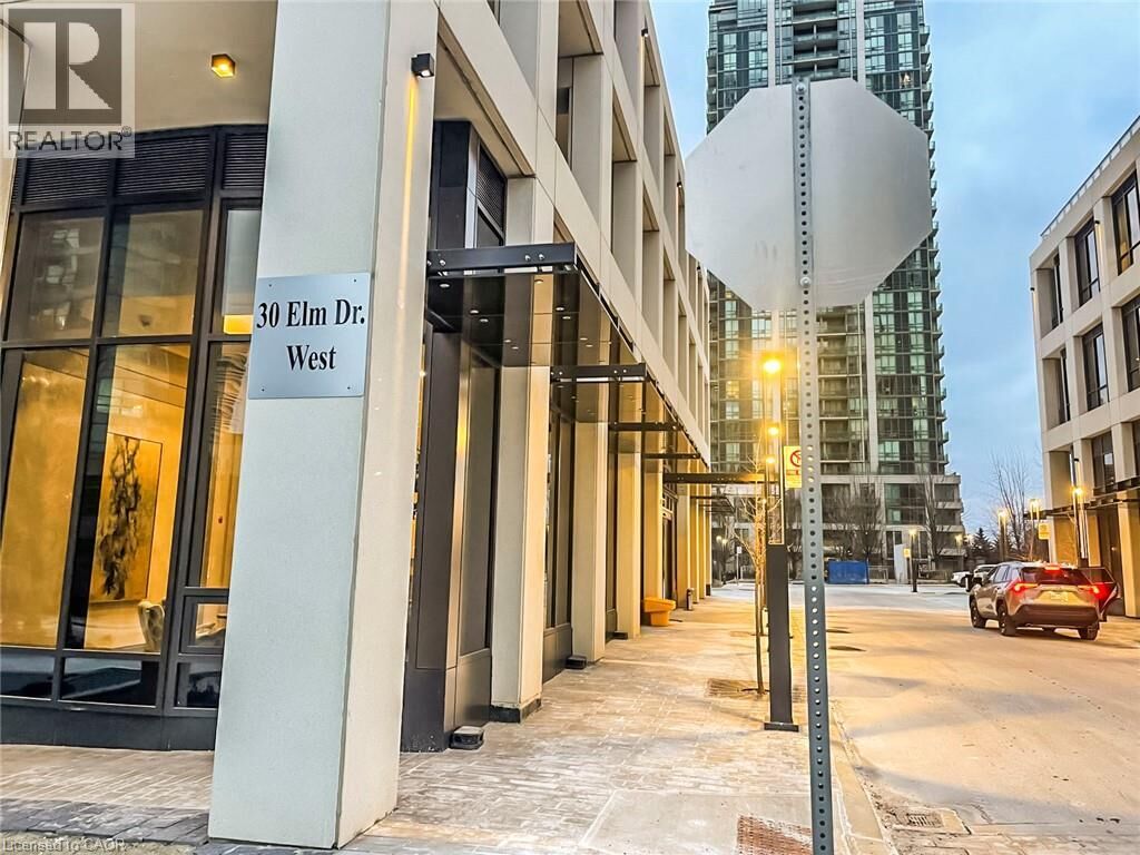 Property Photo:  30 Elm Drive West 1906  ON L5B 0N6 