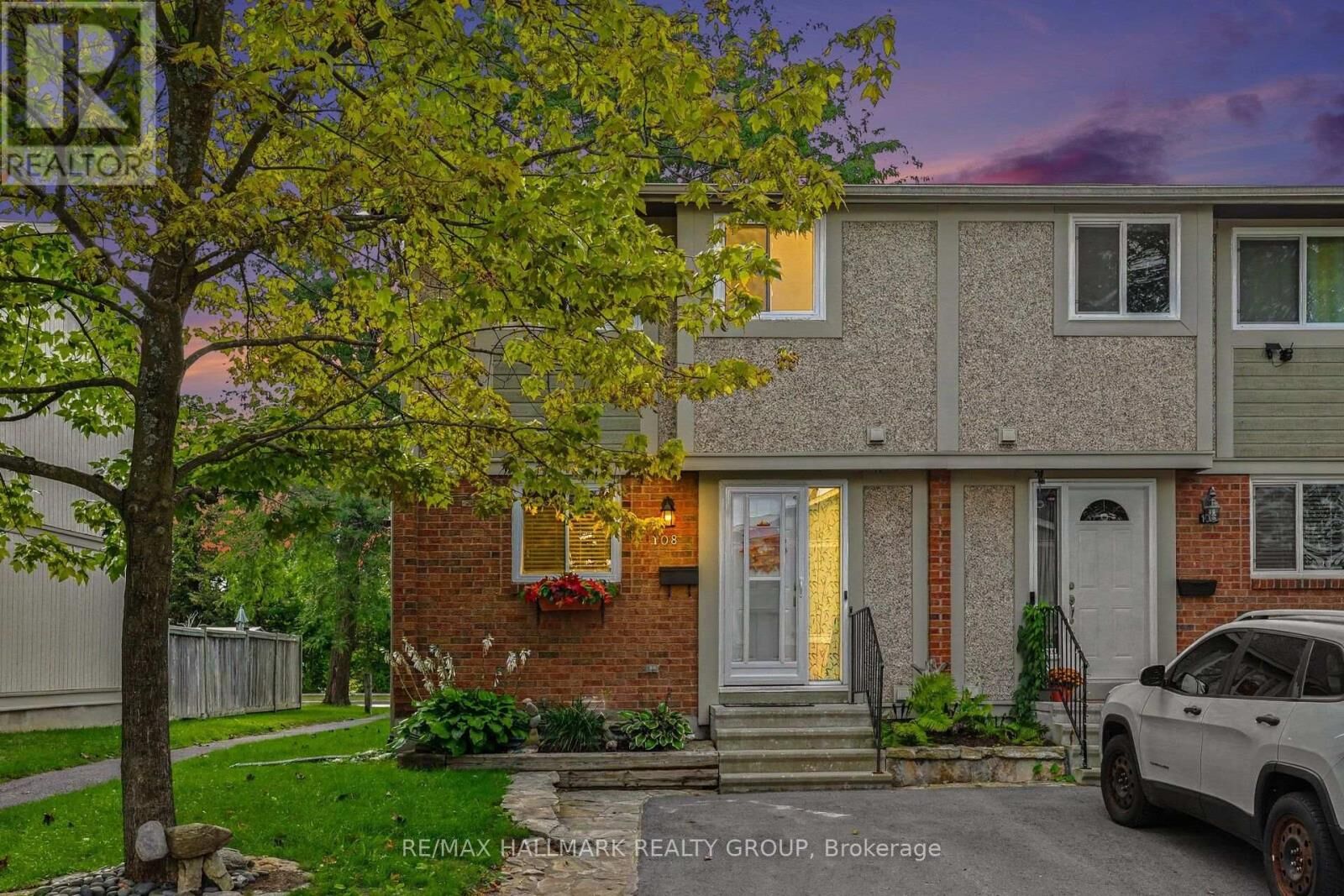 Property Photo:  108 Barrow Crescent  ON K2L 2J1 