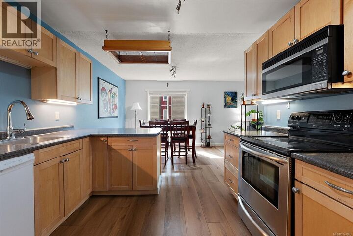 Property Photo:  3235 Quadra Street 216  BC V8X 1G4 