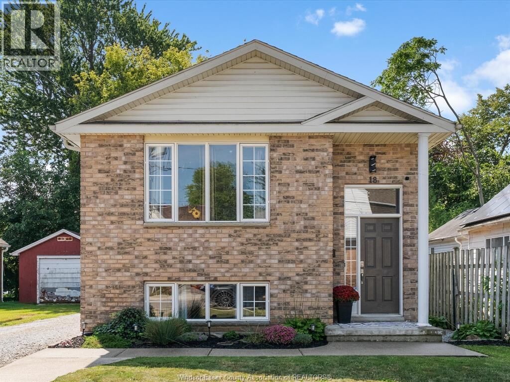 Property Photo:  18 Kirk Street  ON N7M 3P8 
