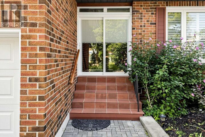 Property Photo:  60 Carrington Drive  ON L4C 8A4 