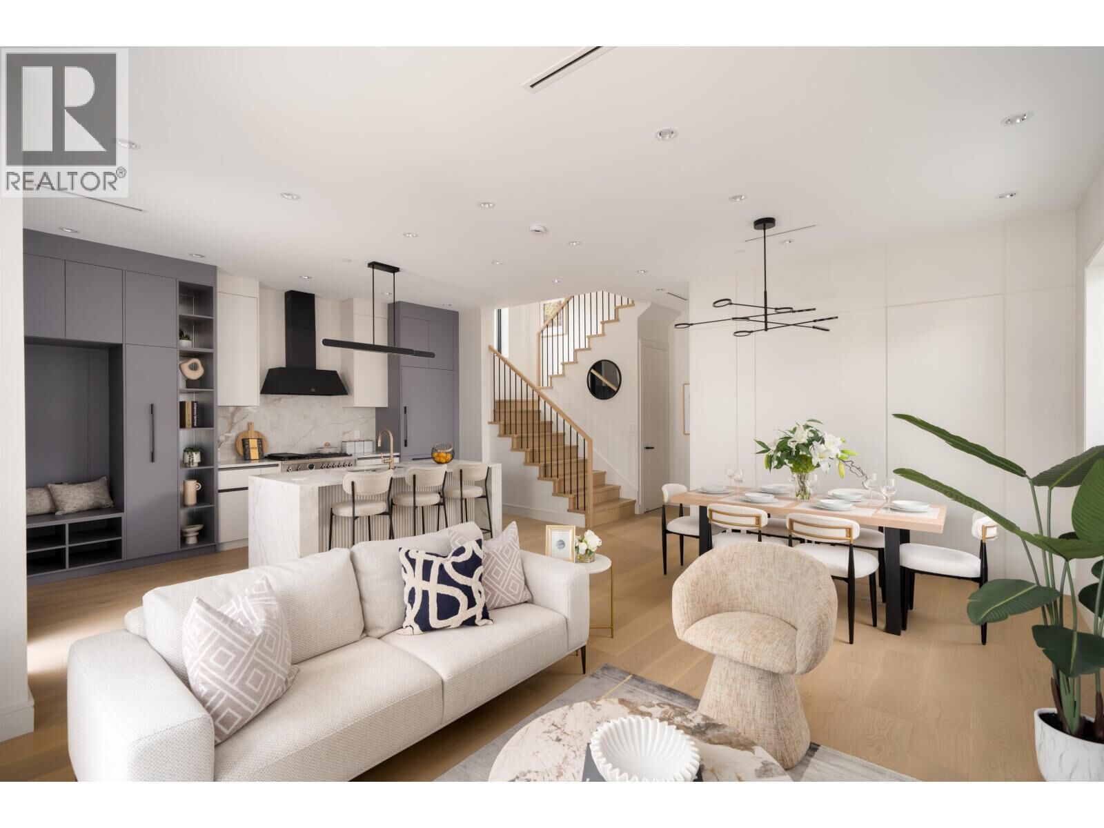Property Photo:  1450 East 30th Avenue 1  BC V5N 3A2 