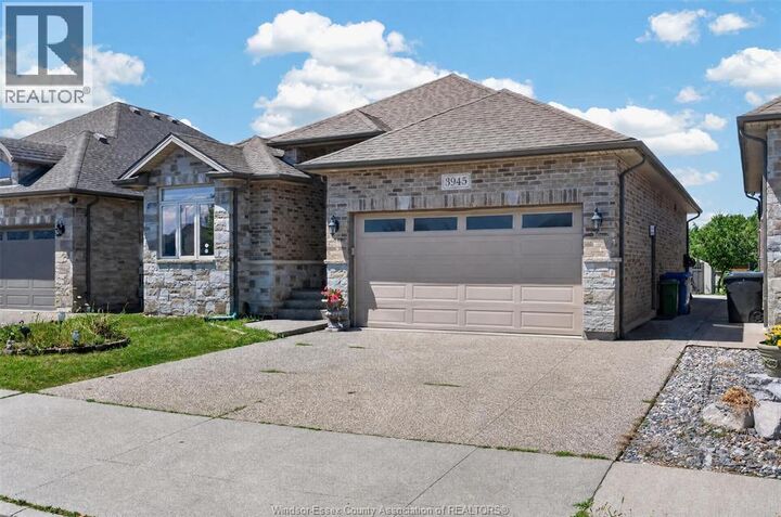 Property Photo:  3945 Zanzibar Crescent  ON N9G 0A5 
