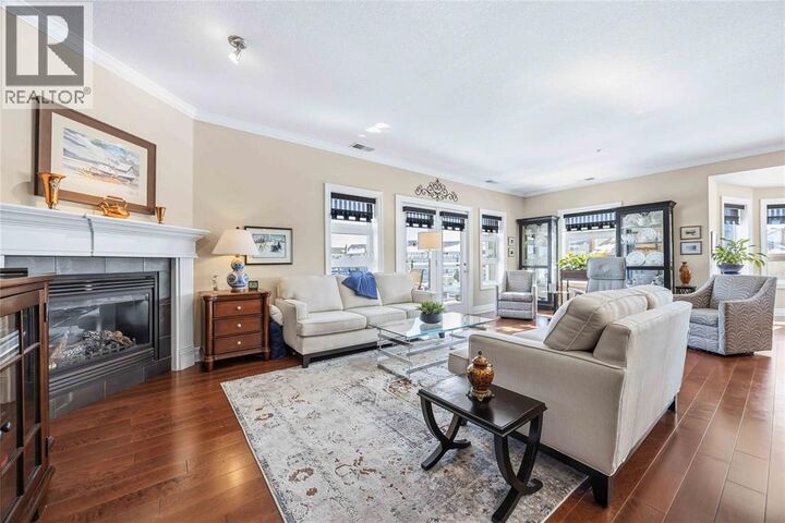 Property Photo:  1550 Venetian Boulevard 214  ON N7T 0A4 