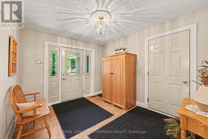 Property Photo:  1401 Holy Cross Boulevard  ON K6H 6Z5 