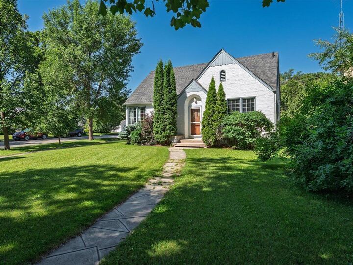 Property Photo:  57 Strathcona Road  MB R1N 2J2 