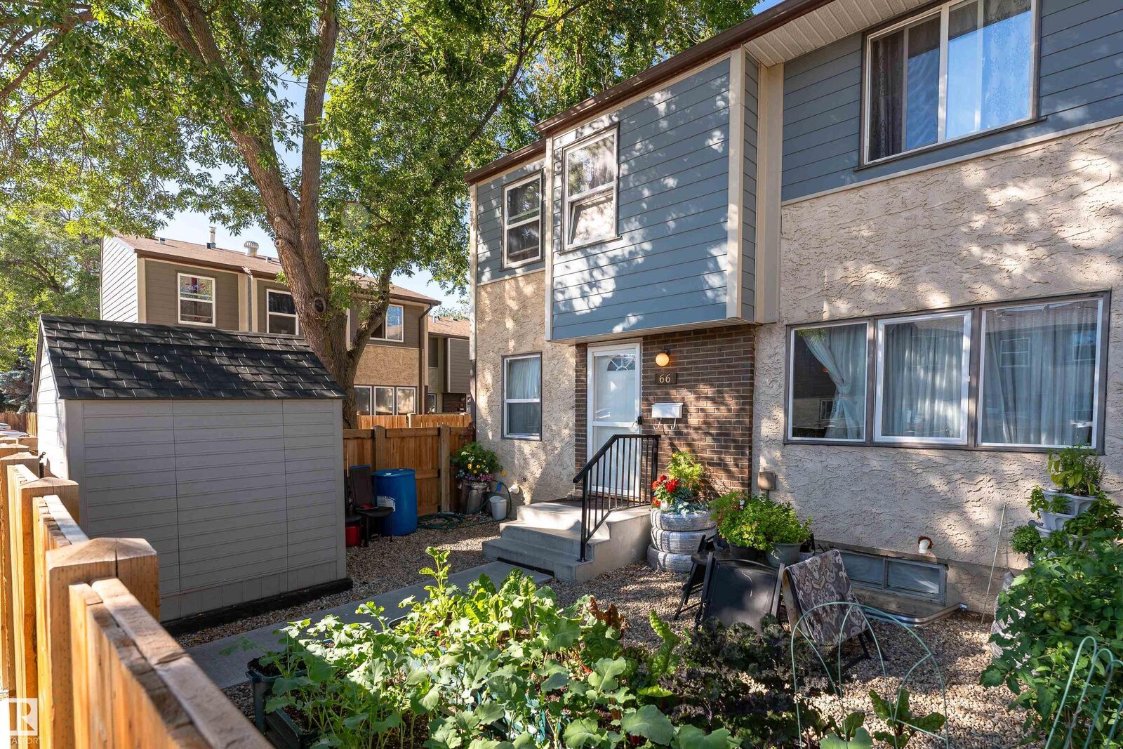 Property Photo:  66 Willowdale Place NW  AB T5T 1Z4 