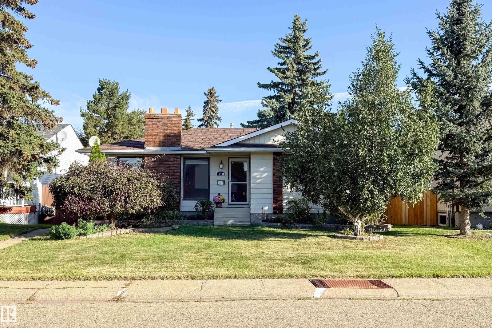 Property Photo: 10438 32A Avenue NW AB T6J 4H9