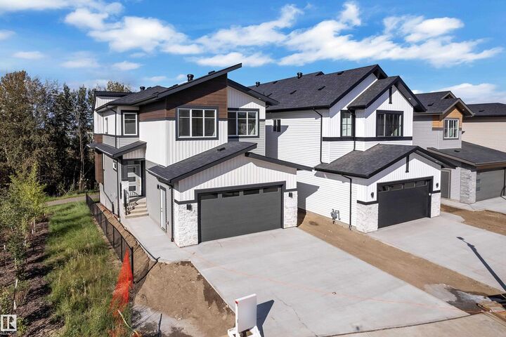 Property Photo:  3136 7 Avenue SW  AB T6X 3M4 