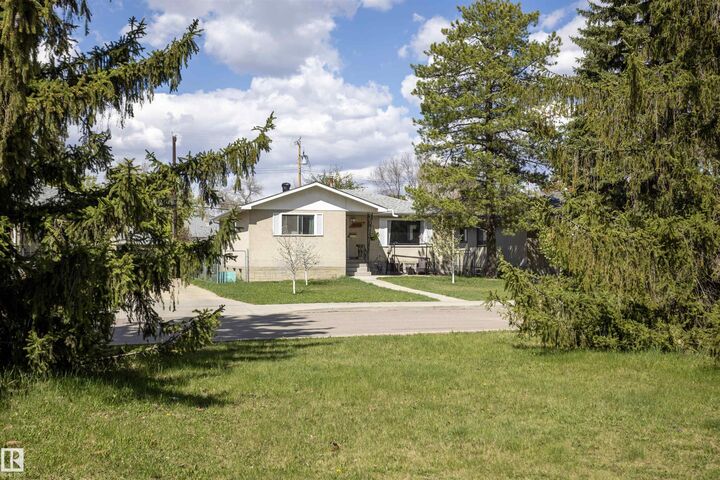 Property Photo:  10428 68 Avenue NW  AB T6H 2A9 