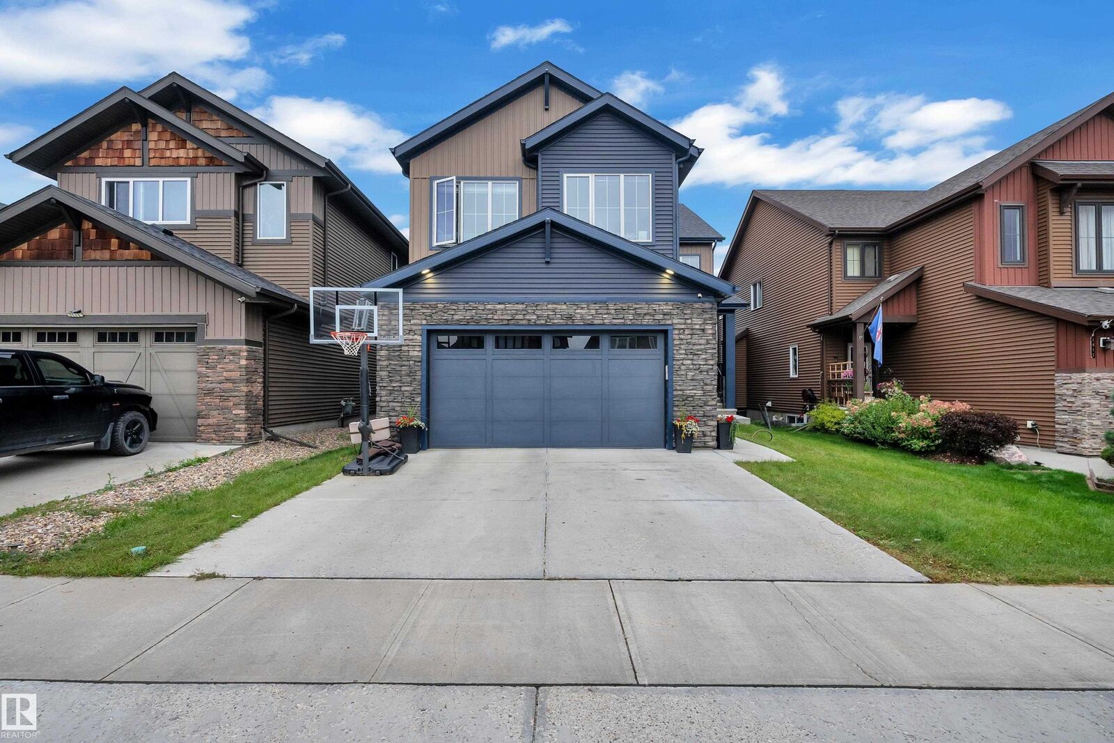 Property Photo:  1409 Graydon Hill Way SW  AB T6W 3C9 