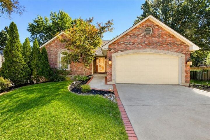 Property Photo:  2919 S Yuma Court  MO 64057 