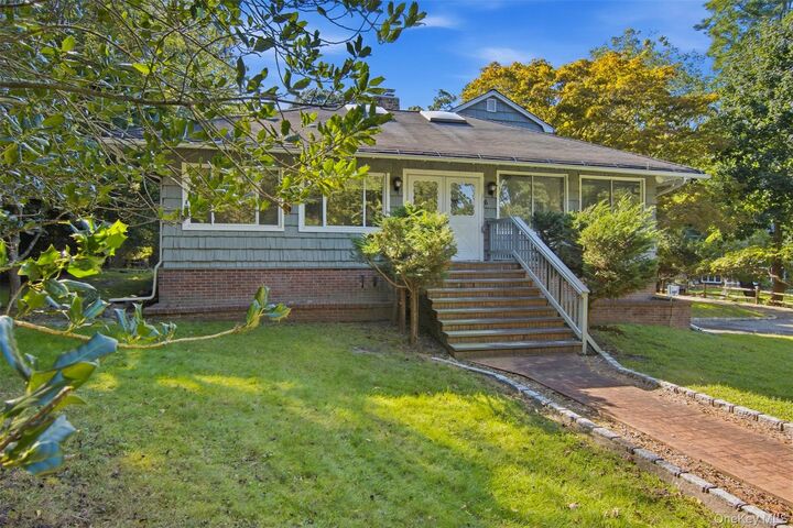 Property Photo:  6 Barnhart Place  NY 11786 