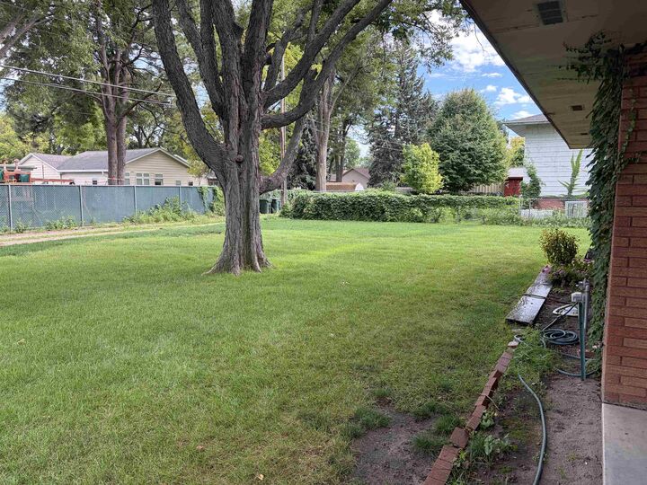 Property Photo: 215 S Jefferson Ave NE 69101