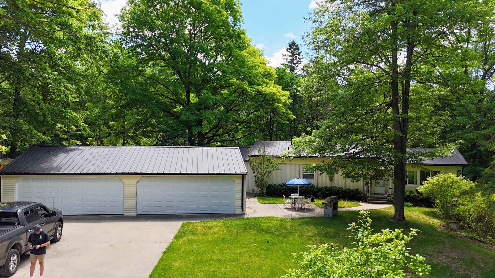 Property Photo:  836 Poquonnock Drive  MI 48628 