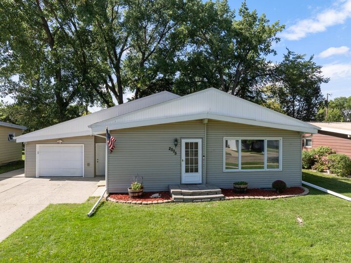 Property Photo:  2505 Skyline Dr NW  ND 58703 