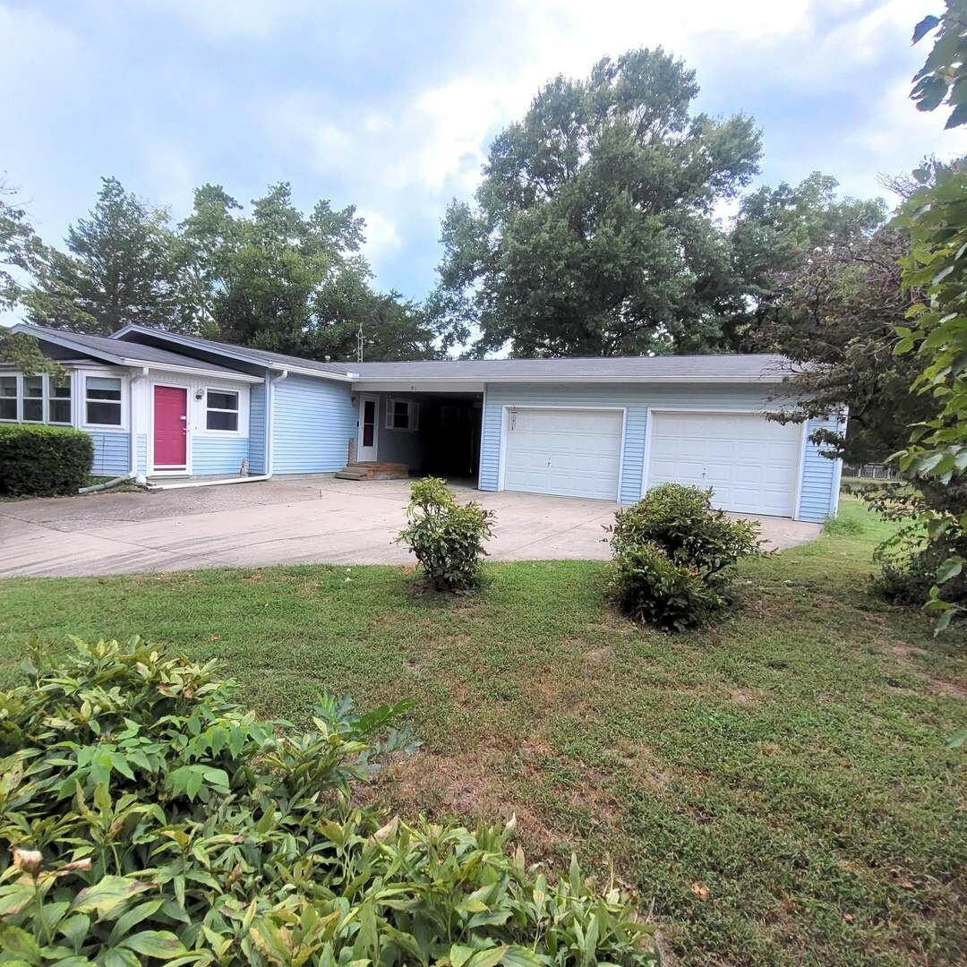 Property Photo:  911 N 7th Street  IL 62966 