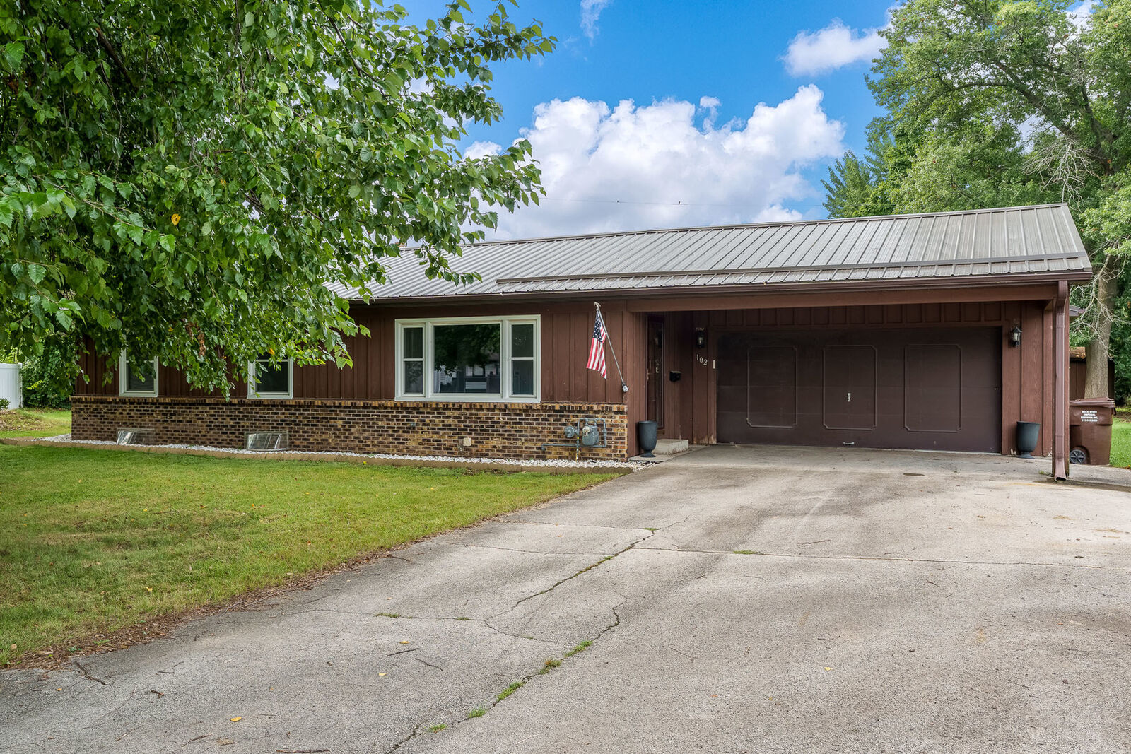 Property Photo: 102 Bunn Drive IL 61072