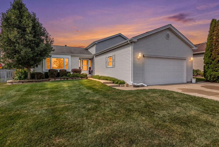 Property Photo:  6 Carol Ann Drive  IL 60107 