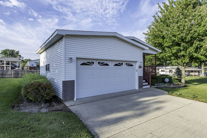Property Photo:  3300 Evergreen Lane  IL 60085 