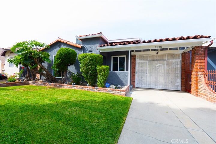 Property Photo: 1919 W 82nd CA 90047