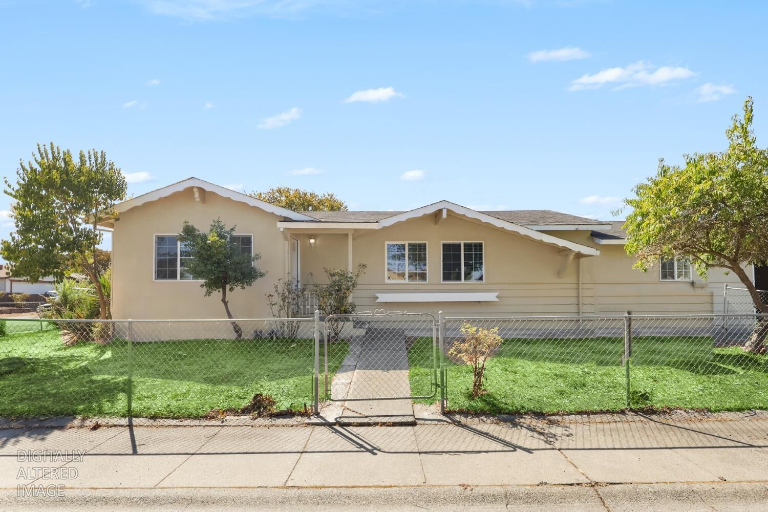 Property Photo:  2190 Meadowglen Avenue  CA 95832 