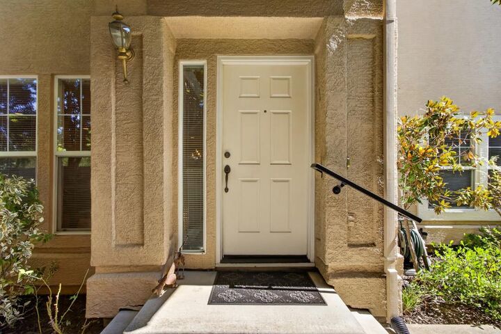 Property Photo: 9953 Villa Granito Lane CA 95746