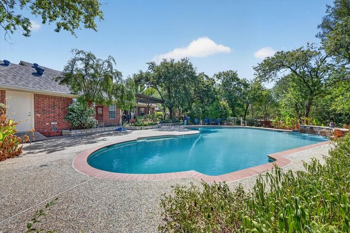 Property Photo: 224 Rob Lane TX 76087