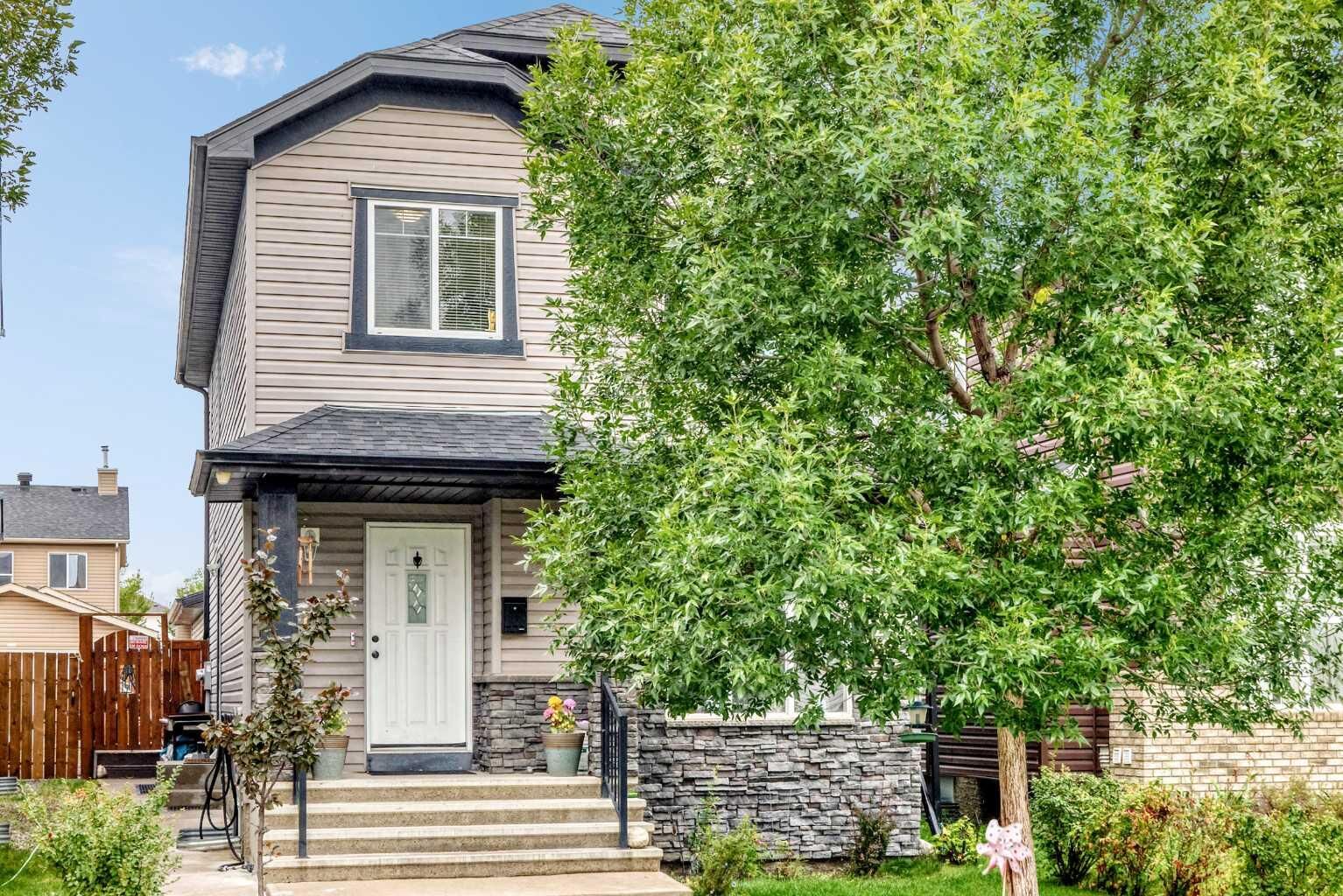 Property Photo:  303 Saddlebrook Circle NE  AB T3J 0K1 