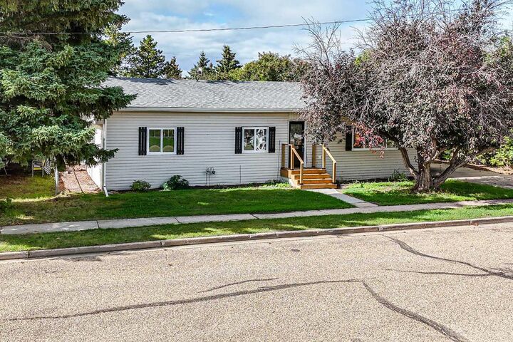 Property Photo:  4818 47 Street  AB T0B 2L0 