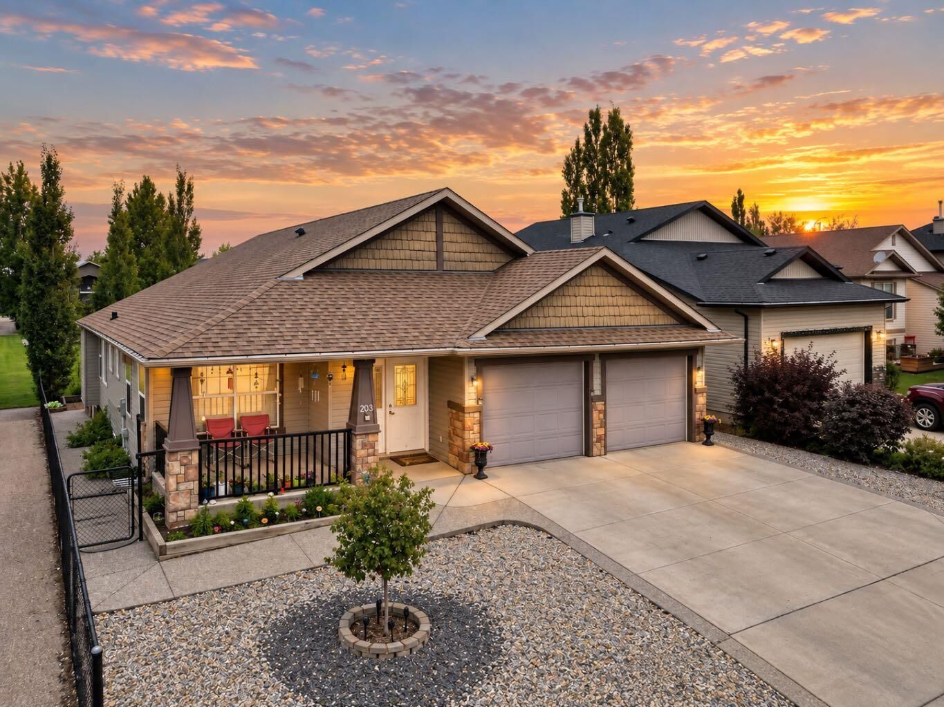 Property Photo:  203 Hillcrest Boulevard  AB T1P 0A3 