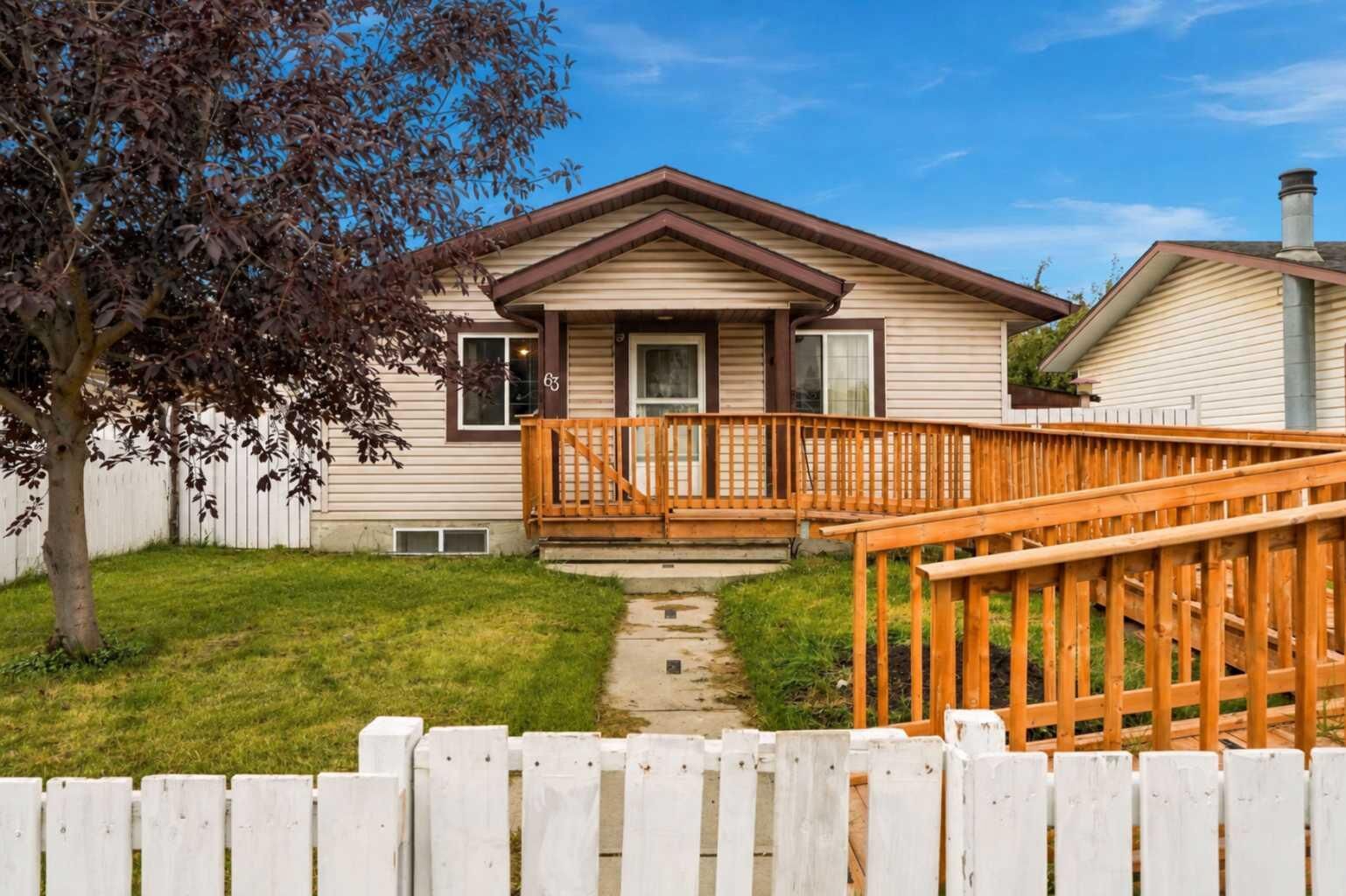 Property Photo:  63 Rundleson Way NE  AB T1Y 3H7 