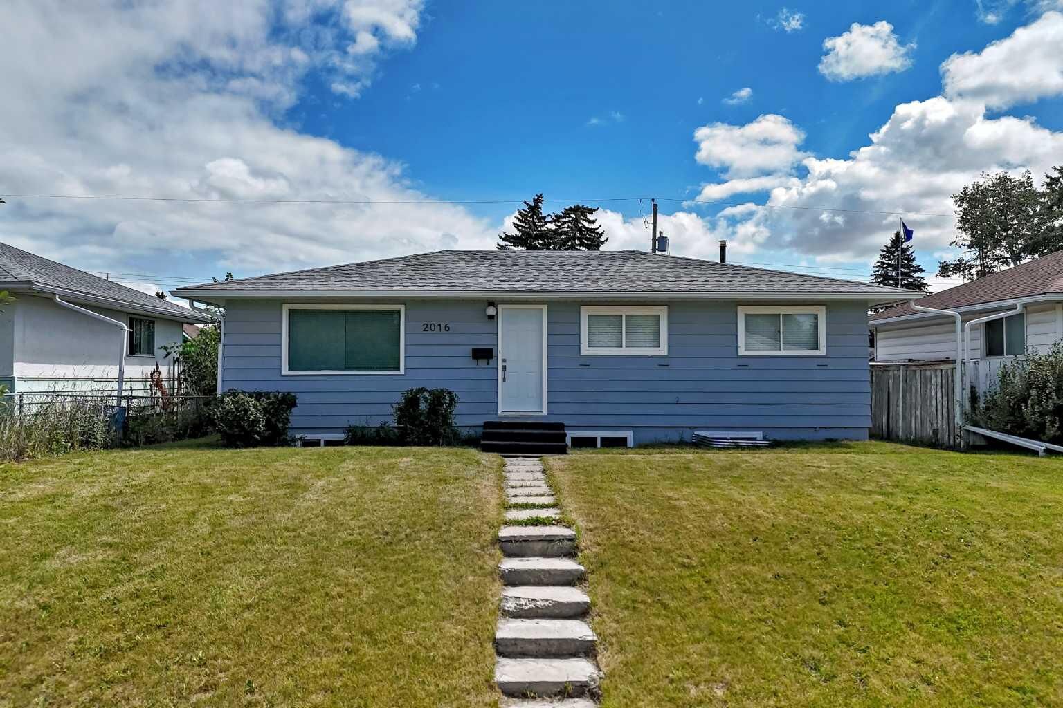 Property Photo:  2016 46 Street SE  AB T2B 1K6 