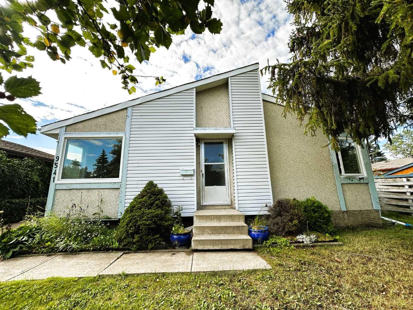 Property Photo:  9541 88 Avenue  AB T8V 3N6 