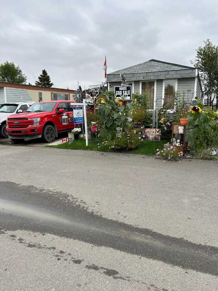 Property Photo:  6220 17 Avenue SE 93  AB T2A 0W6 
