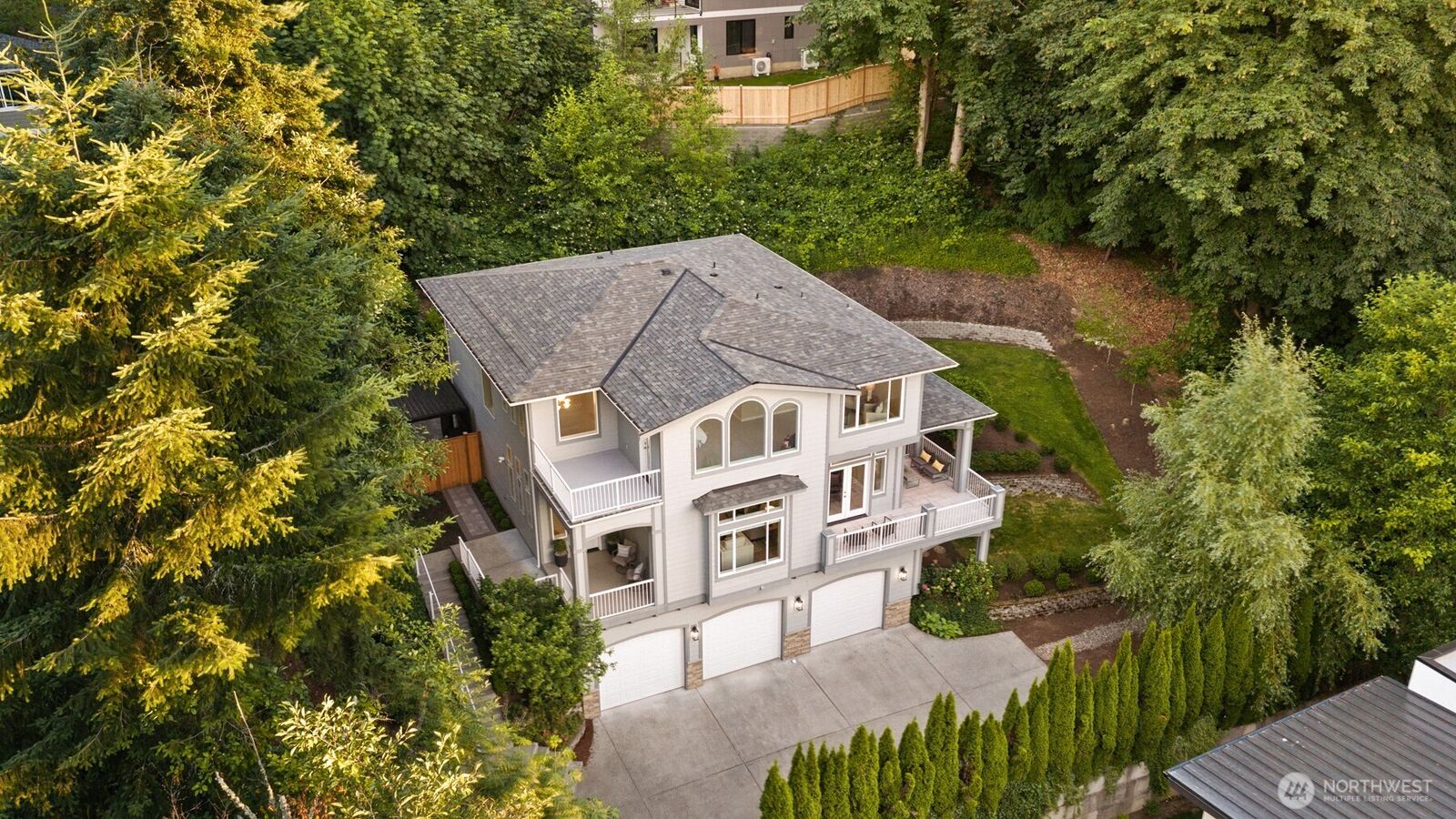Property Photo:  16125 SE 44th Way  WA 98006 