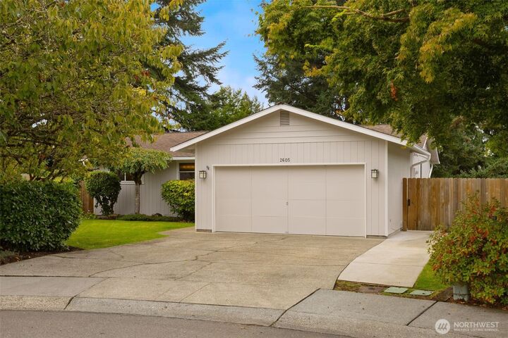 Property Photo:  2605  Camas Avenue NE  WA 98056 