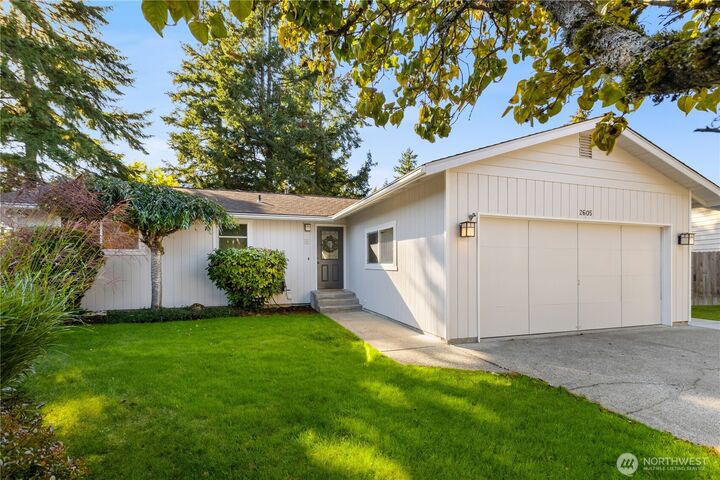 Property Photo:  2605  Camas Avenue NE  WA 98056 