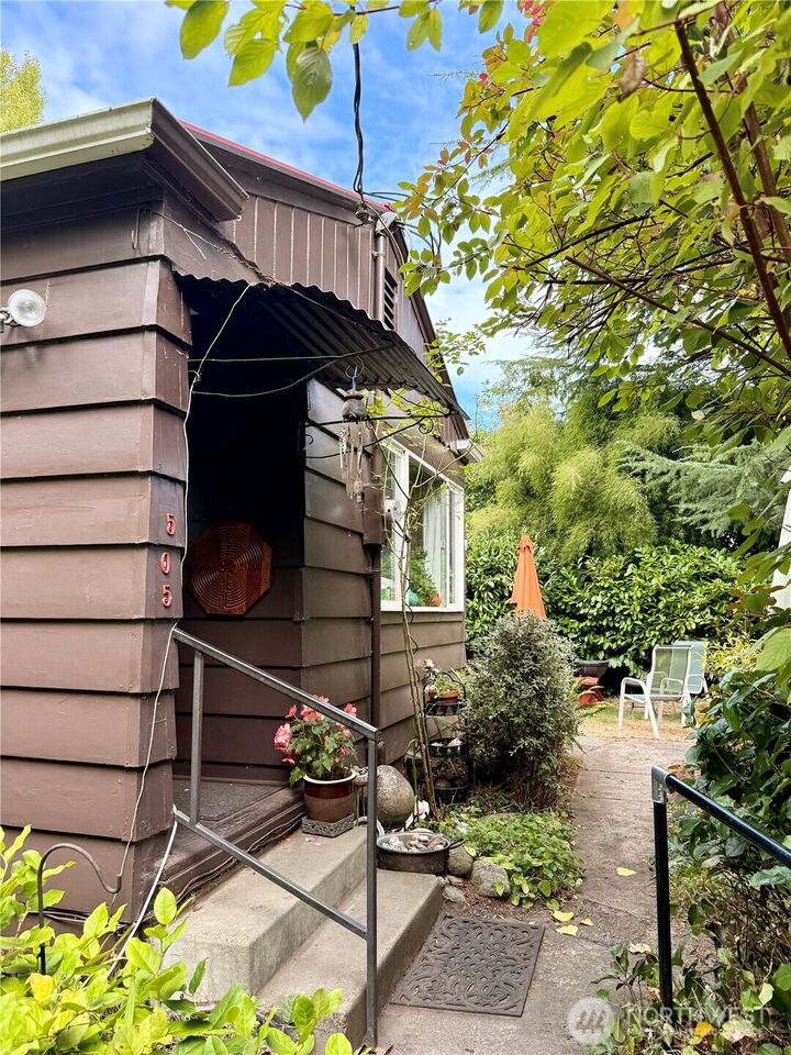 Property Photo:  505  Linder Street  WA 98250 