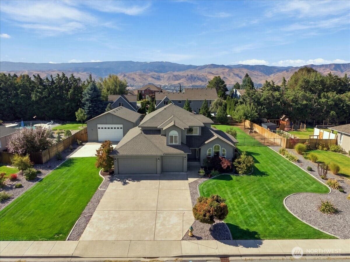 Property Photo: 2289 Fancher Heights Boulevard WA 98802
