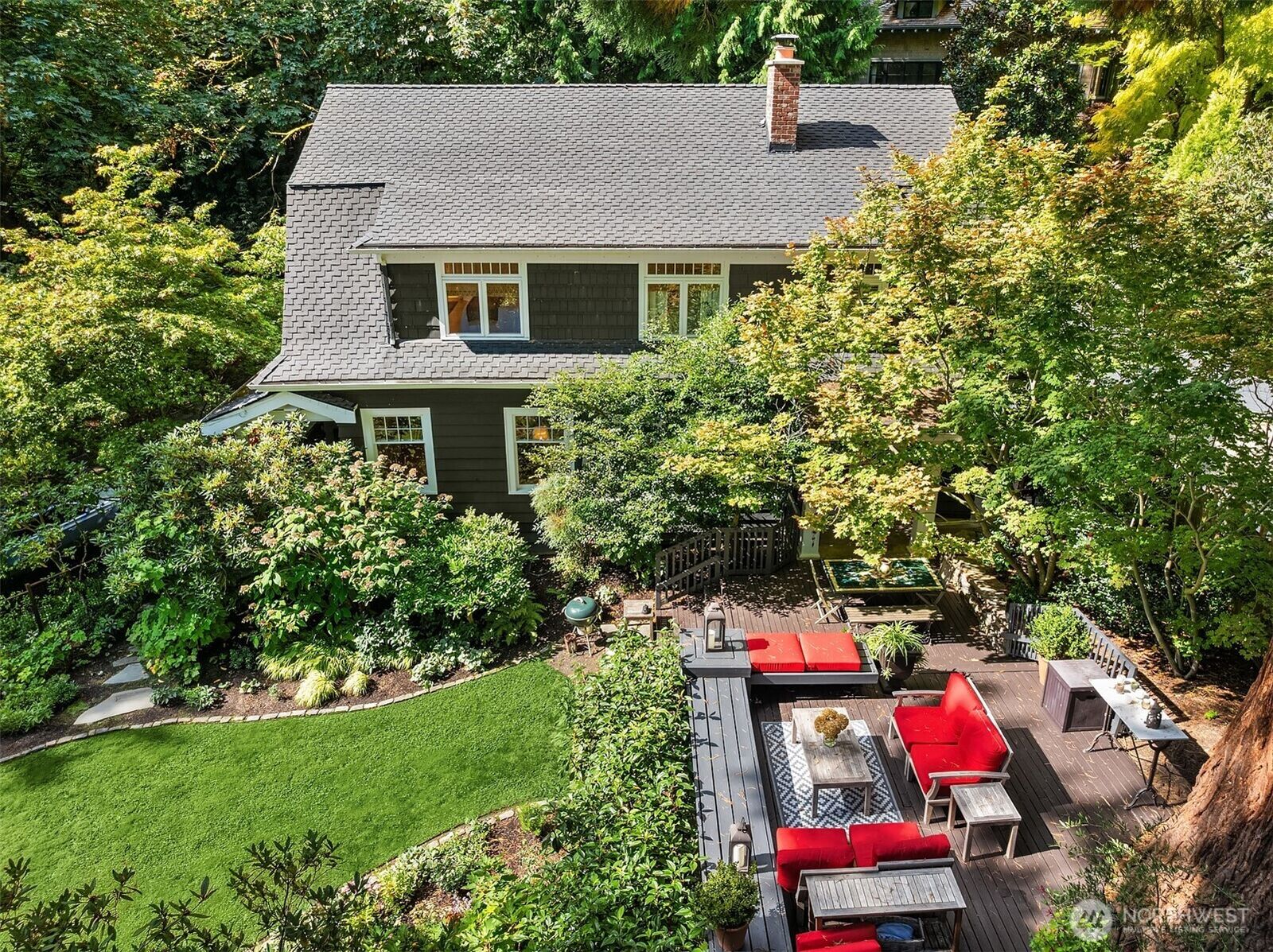 Property Photo: 3816 E Spring Street WA 98122