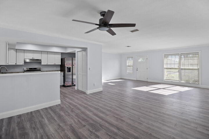 Property Photo:  231 NE Solida Circle  FL 34983 
