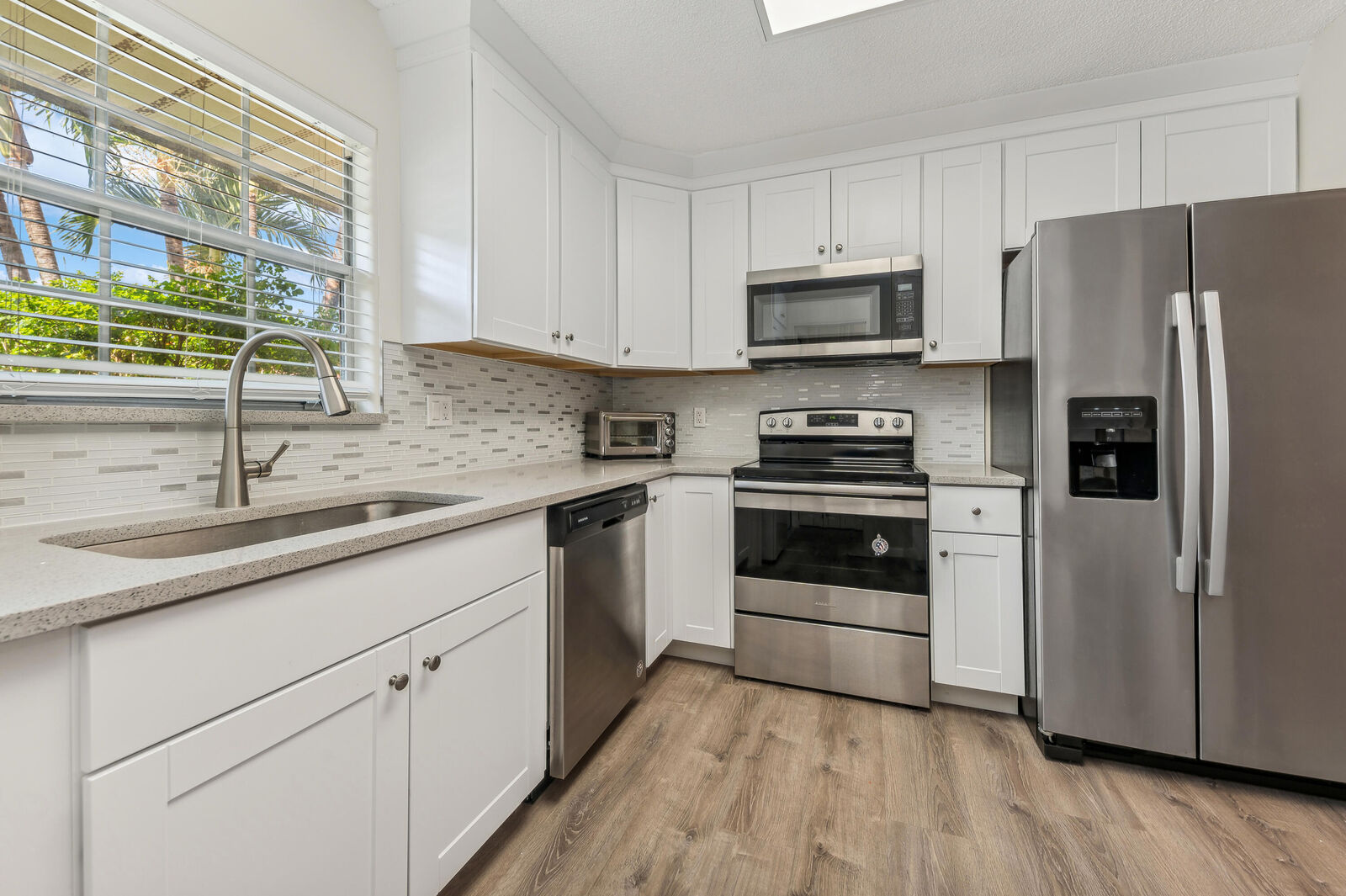 Property Photo: 118 Amherst Lane FL 33467