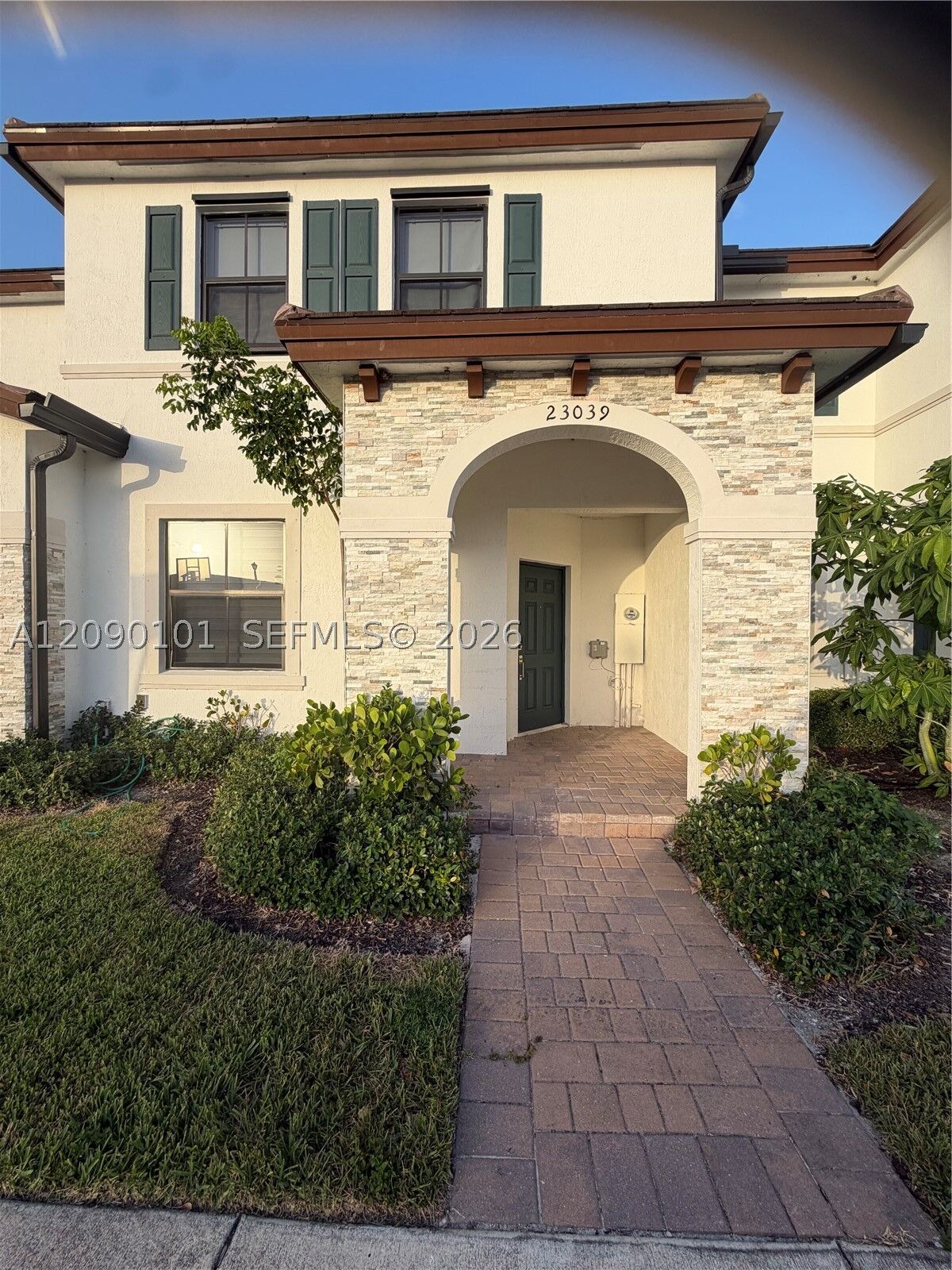 Property Photo:  