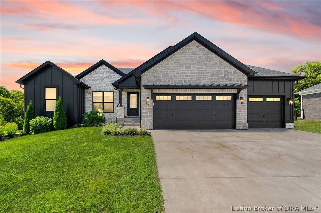 Property Photo: 6009 Heaven Hill IN 47111