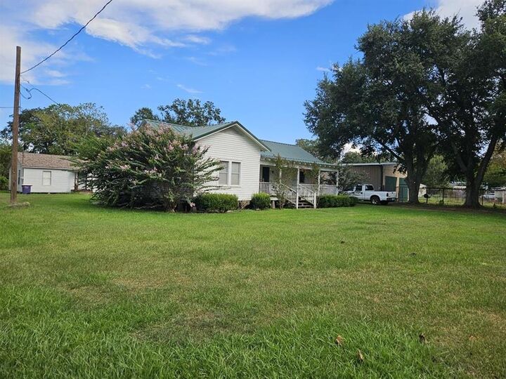 Property Photo: 504 N Kinney Avenue N LA 70647