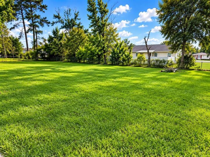 Property Photo: 1424 Bayleaf Drive LA 70611